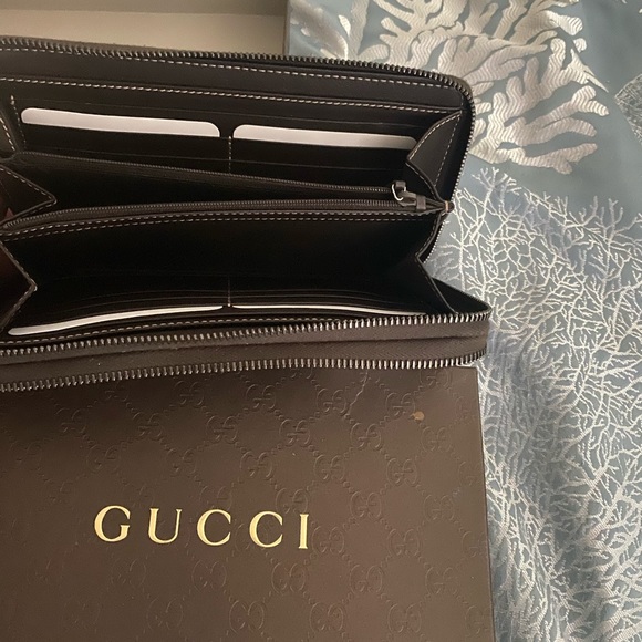 Men’s Gucci credit card wallet - Picture 2 of 6